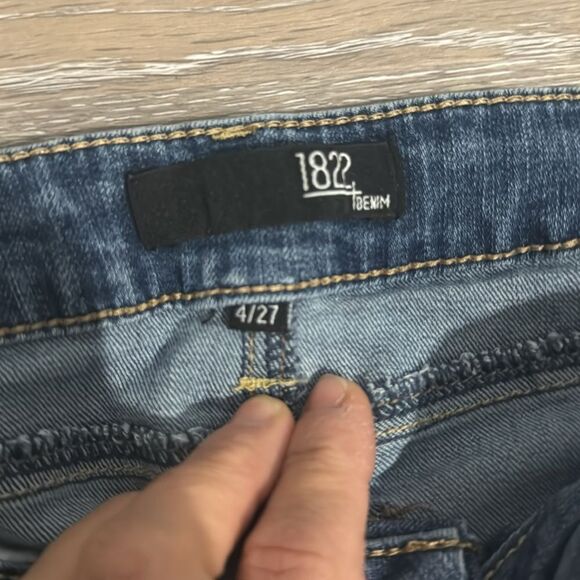 1822 Cropped Straight Leg Jean - Picture 6 of 8